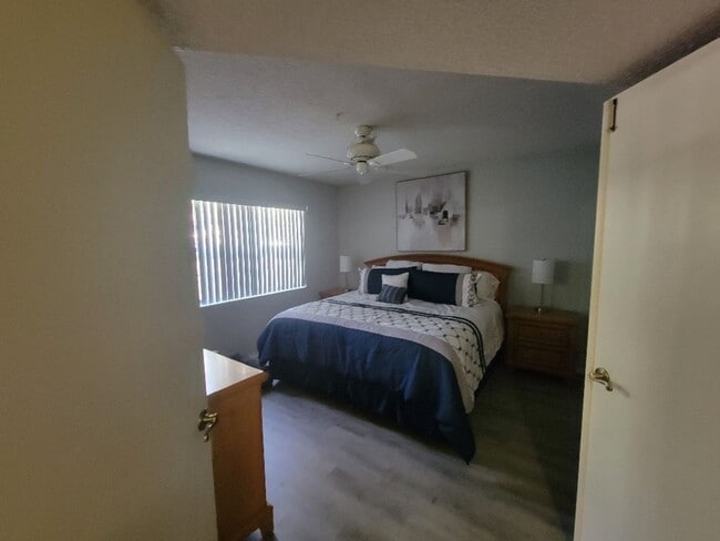 Building Photo - Lovely bottom floor UN-furnished condo Por...