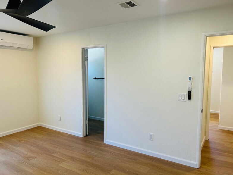 Building Photo - 2811 E 11th St