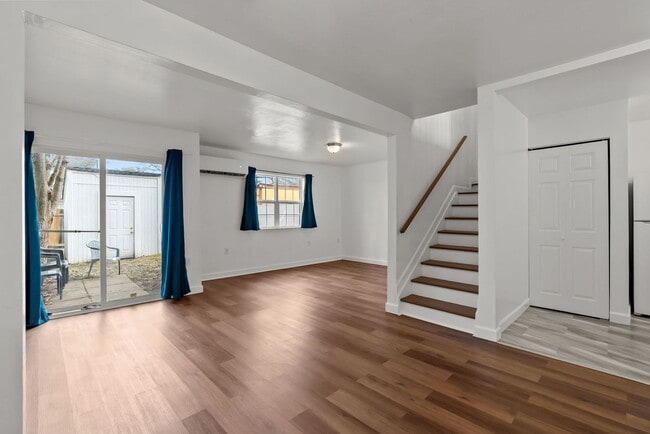 Building Photo - Now Available in Norfolk – Move-In Ready Townhouse!