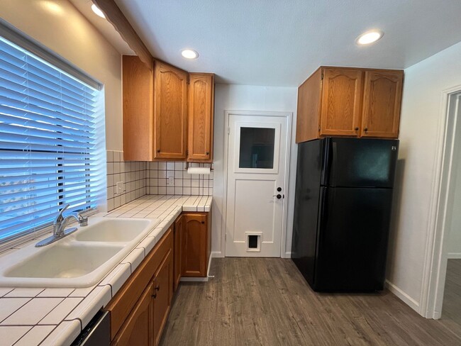 Building Photo - Spacious 3 bed 1bath home available in Ard...