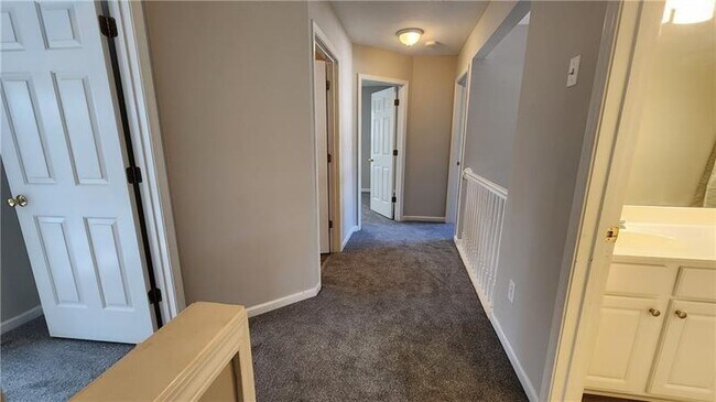 Building Photo - 3330 Ridgefair Dr