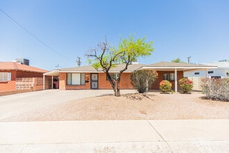 Building Photo - 8050 E Clarendon Ave