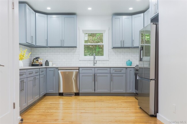 Building Photo - 25 Van Duzen Pl