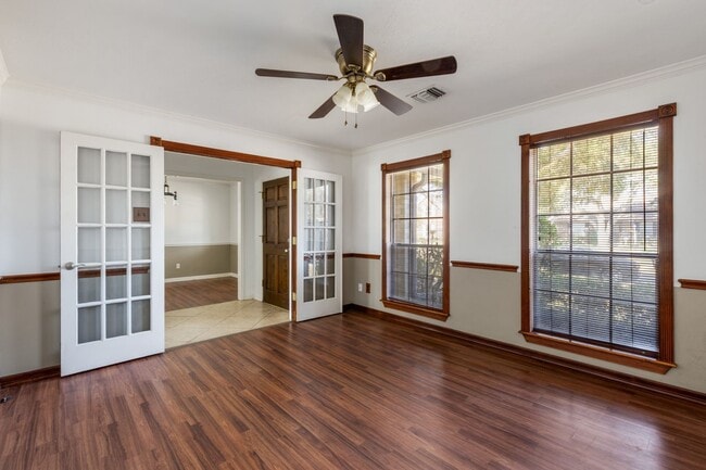 Building Photo - 4826 Meadowglen Dr