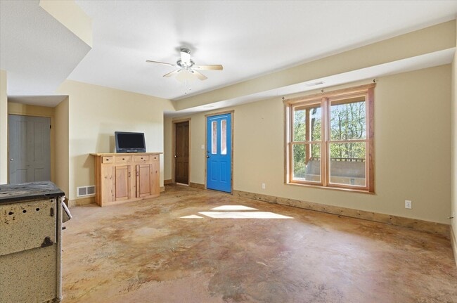 Building Photo - 102 N Gaw St