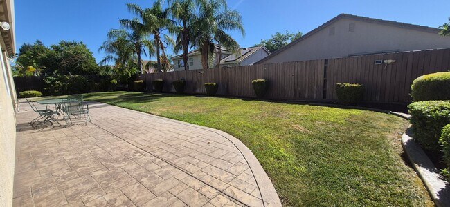 Building Photo - 1085 Crystal Springs Dr