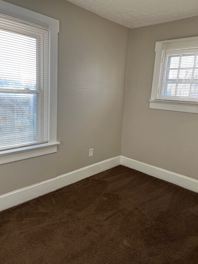 Building Photo - 400 N Grant Ave