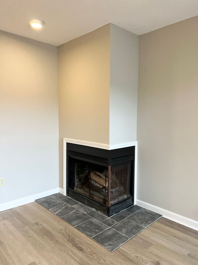Building Photo - Rarely available Lake Vista Townhouse - en...