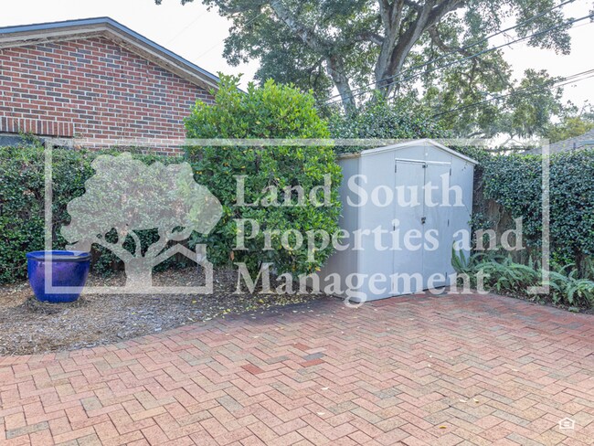 Building Photo - 327 Easton Dr