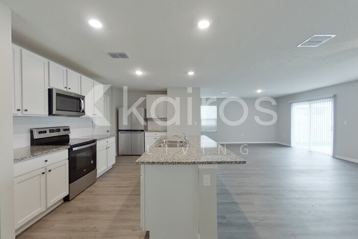 Building Photo - 8590 SW 43rd Ter
