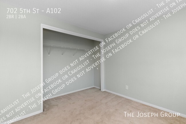 Building Photo - 702 5th St