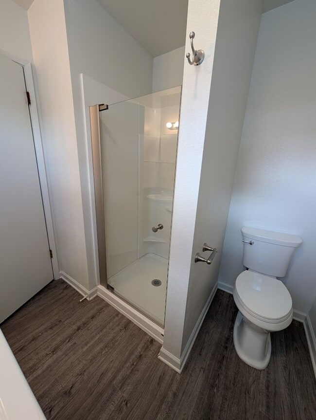 Building Photo - 3525 Country Club Dr