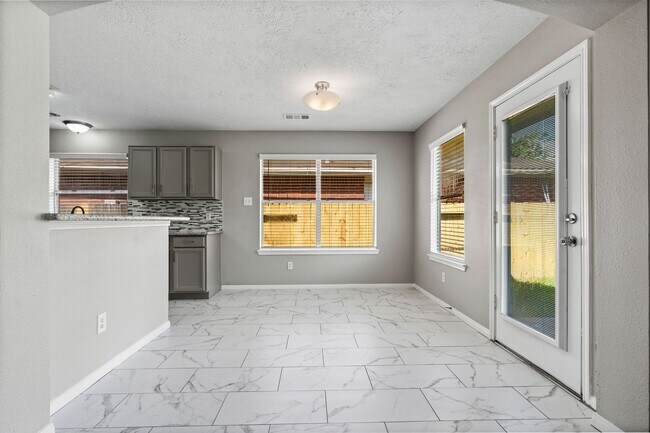 Building Photo - 20418 Cherry Haven Cir