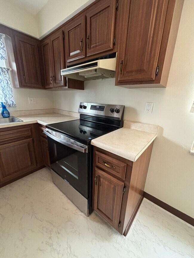 Building Photo - Appealing 3-Bedroom Home in Upper St. Clair - Available in August!
