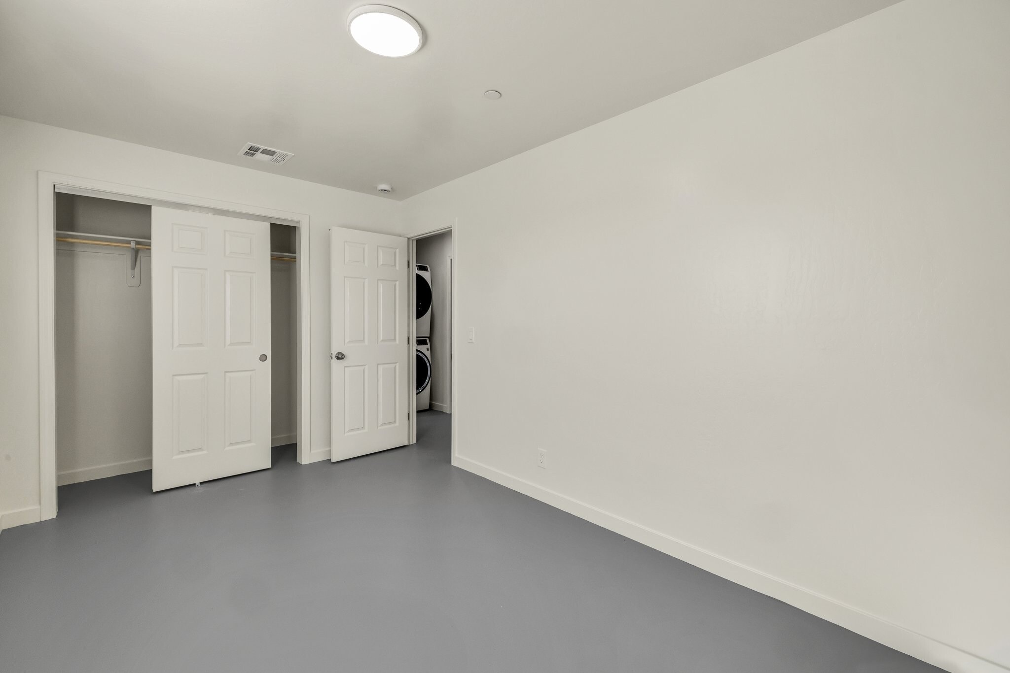 Building Photo - 1340 W Mariposa Ave