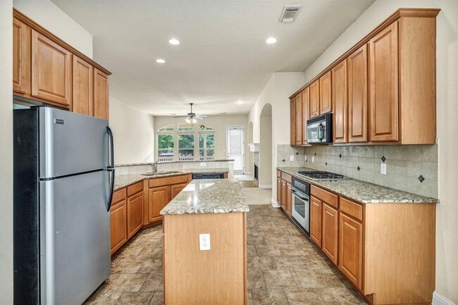 Building Photo - 15220 Interlachen Dr