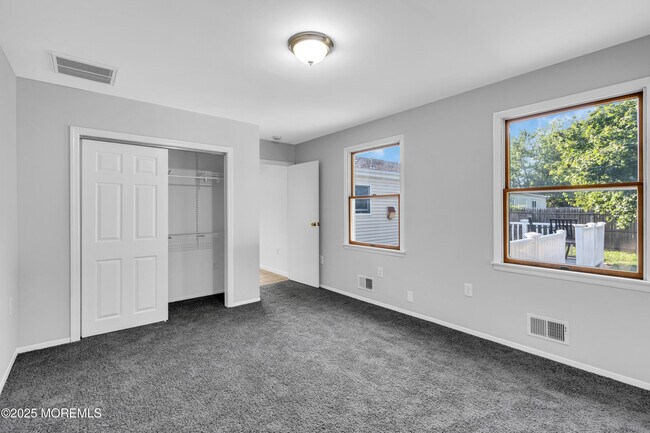 Building Photo - 879 Egret Dr