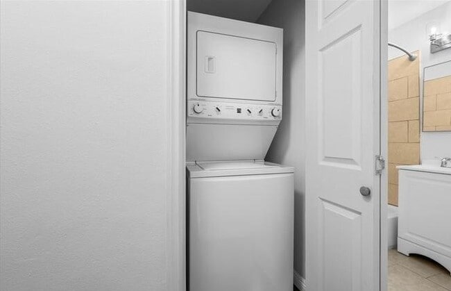 Building Photo - 629 N Marlborough Ave