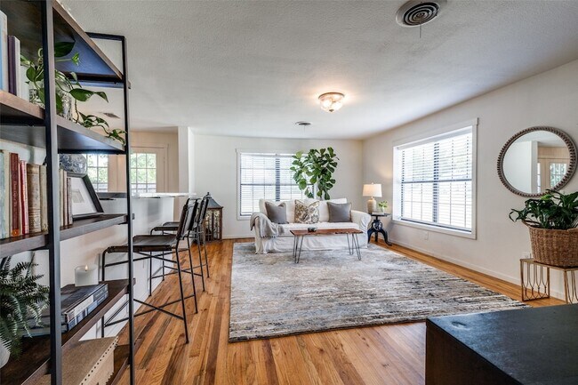 Building Photo - 5415 Dartmouth Ave