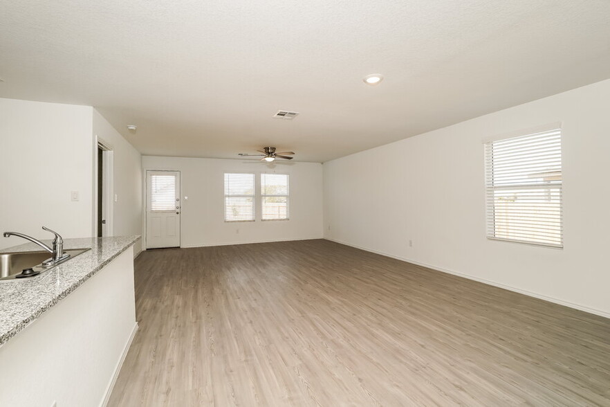 Building Photo - 1221 White Willow