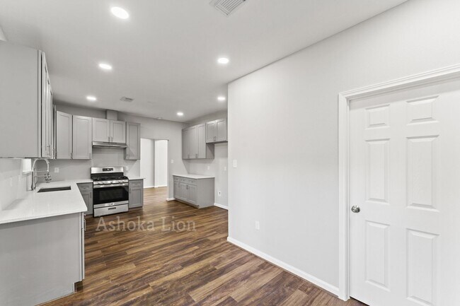 Building Photo - Coming Soon ! Come check out this beautifu...
