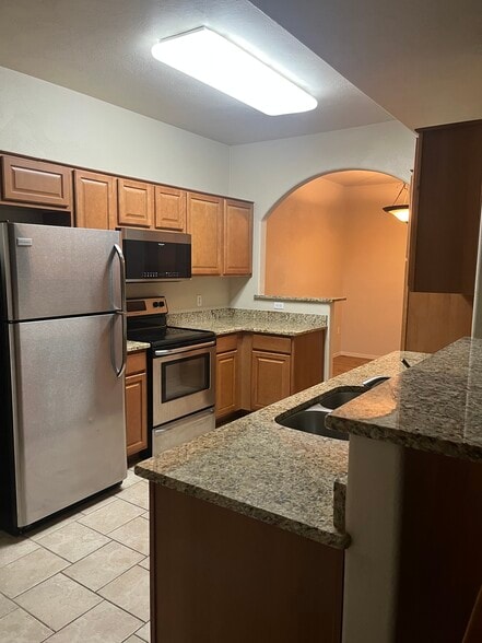 Primary Photo - 2550 E River Rd