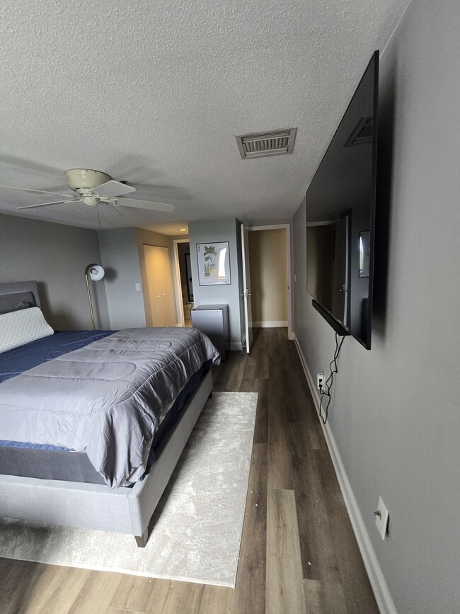 Building Photo - 200 Burkhall St