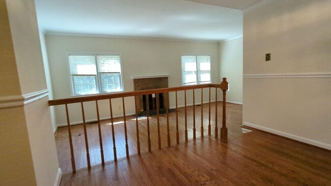 Building Photo - Classic 4 Bed 3.5 Bath Brick Townhome With...