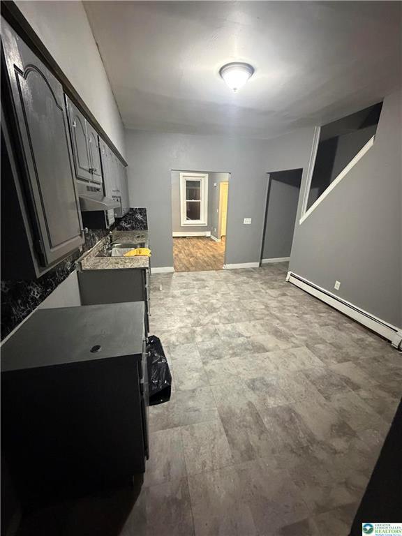 Building Photo - 626 Oak St