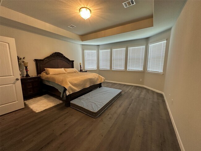 Building Photo - 24810 Adami Veduta Ct