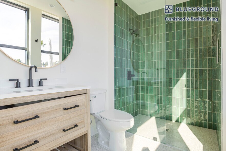 Building Photo - 611 N Virgil Ave