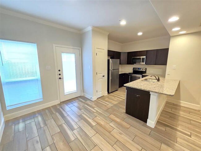 Building Photo - 6403 Melanzane Ave