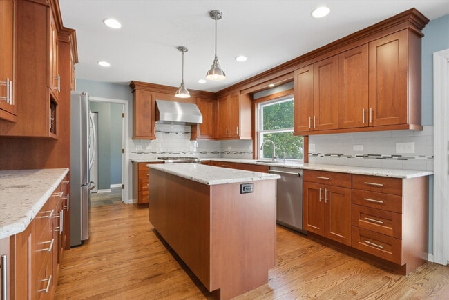 Building Photo - Spacious 4-Bedroom Home with Finished Basement and Modern Upgrades in Grayslake