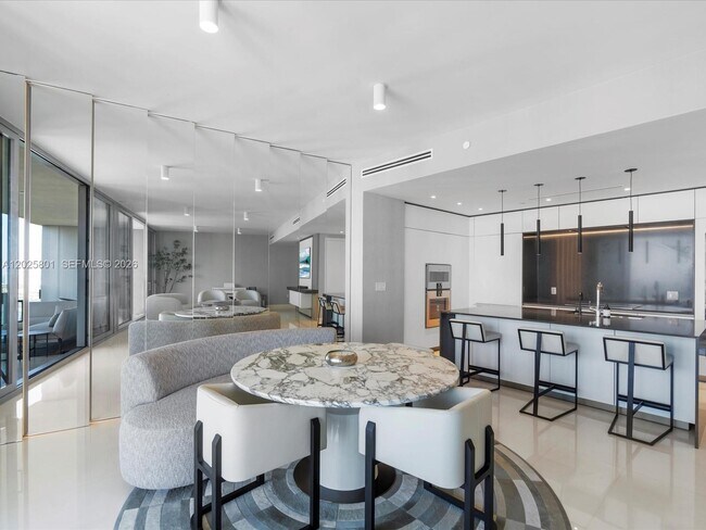 Building Photo - 300 Biscayne Blvd Way