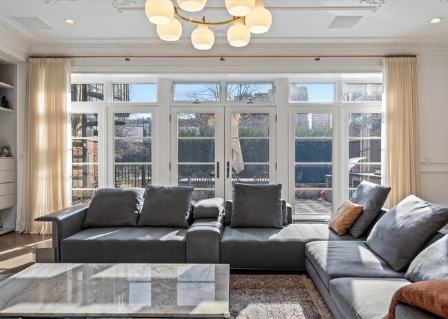 Building Photo - 441 W Deming Pl