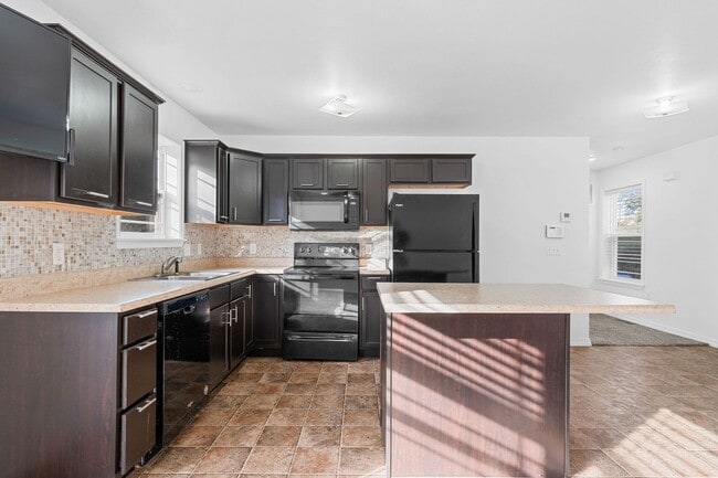 Building Photo - Modern 3-Bedroom Home Near Branson Landing – Available Now!