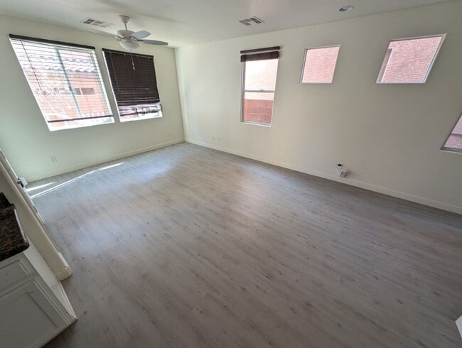 Building Photo - 7593 Perla Del Mar Ave