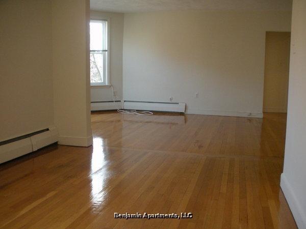 Building Photo - 1595 Beacon St