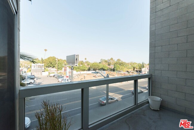 Building Photo - 717 Highland Ave