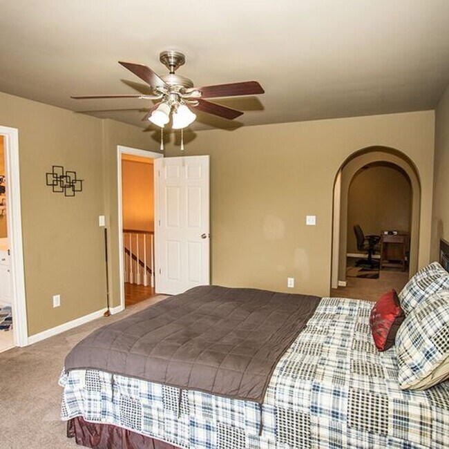 Building Photo - STUNNING!!! Four Bedroom two and a half bath home with a view!