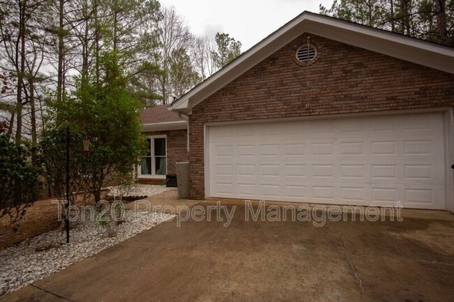 Building Photo - 185 Spruce Dr