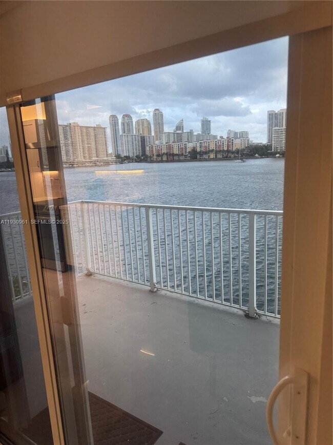 Building Photo - 3922 NE 166th St