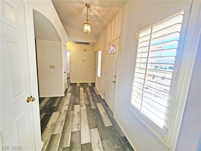 Building Photo - 380 Round Up Ct