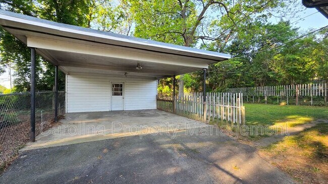 Building Photo - 2405 Greenland Ave