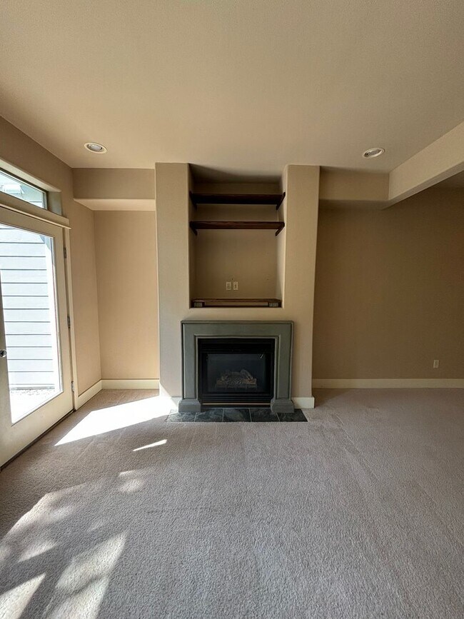 Building Photo - 5cart01