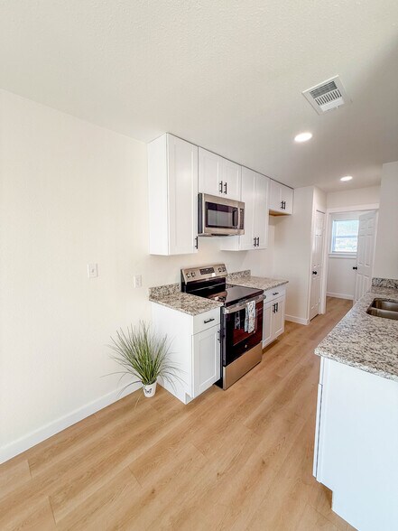 Close up of beautiful kitchen. - 308 E Bourn St