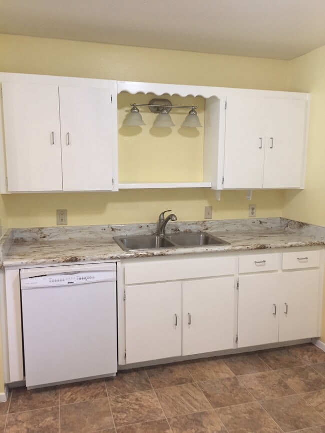 Building Photo - 1033 S 5th St