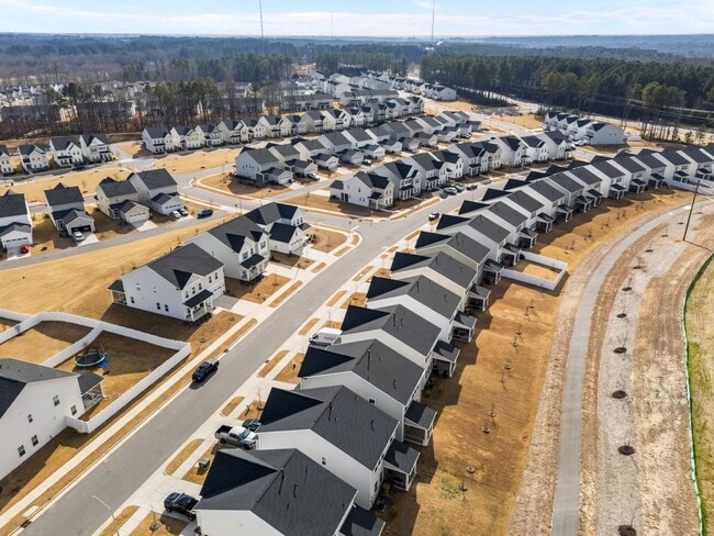 Building Photo - Charming 3BD/2.5BA Located In raleigh NC!!!