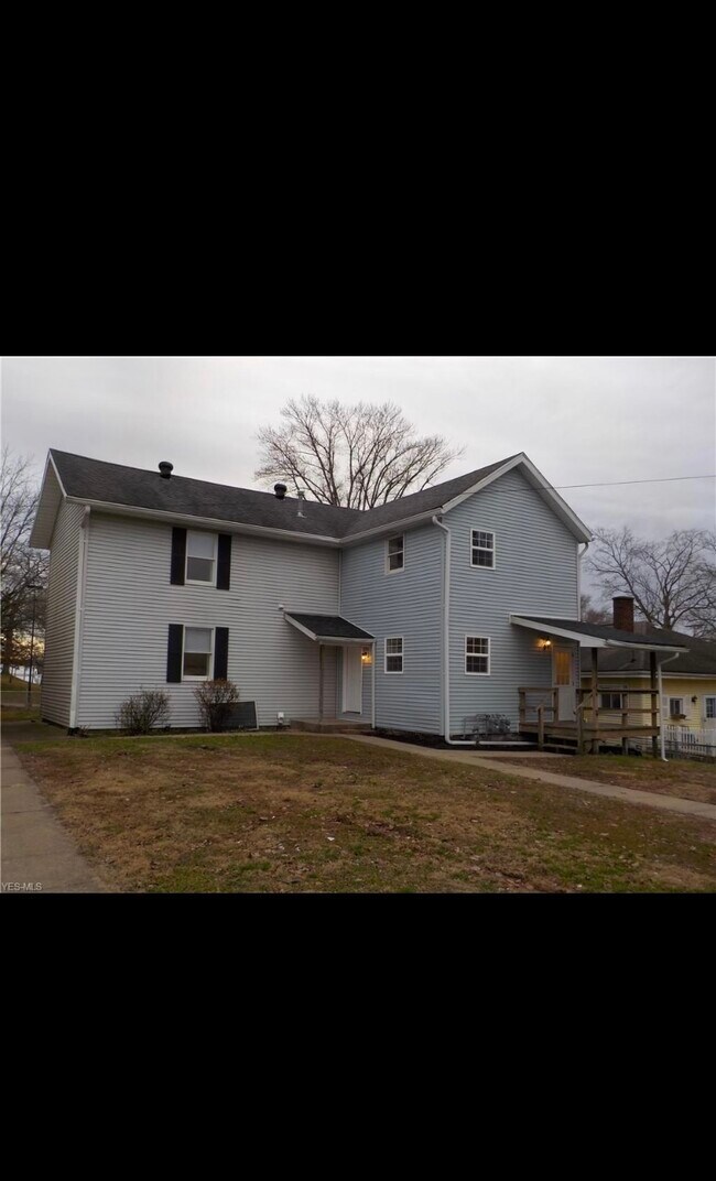 Building Photo - 1205 Pershing Rd