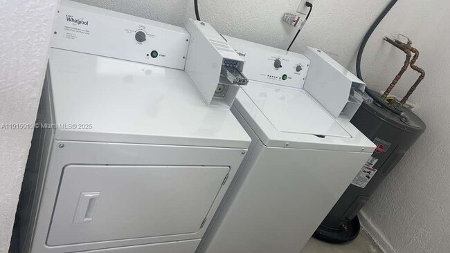 Building Photo - 820 NW 19th Ct